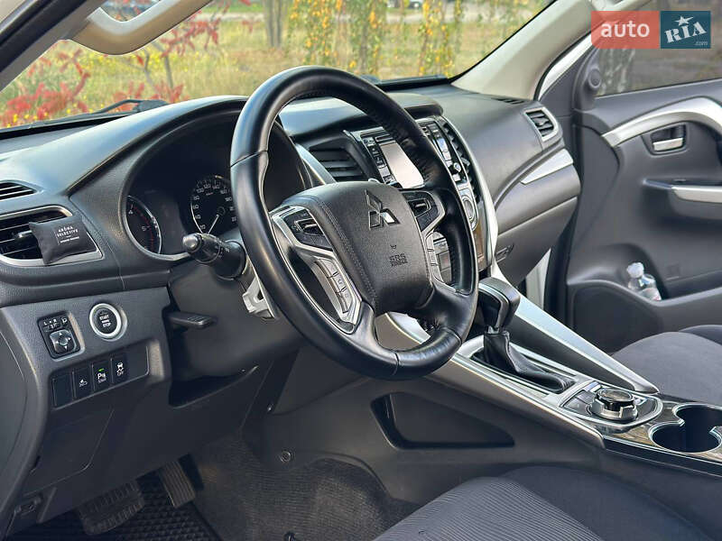 Внедорожник / Кроссовер Mitsubishi Pajero Sport 2017 в Днепре фото 12 Внедорожник / Кроссовер Mitsubishi Pajero Sport 2017 в Днепре
