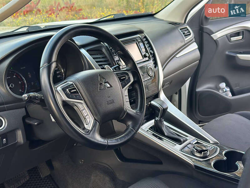 Внедорожник / Кроссовер Mitsubishi Pajero Sport 2017 в Днепре фото 13 Внедорожник / Кроссовер Mitsubishi Pajero Sport 2017 в Днепре