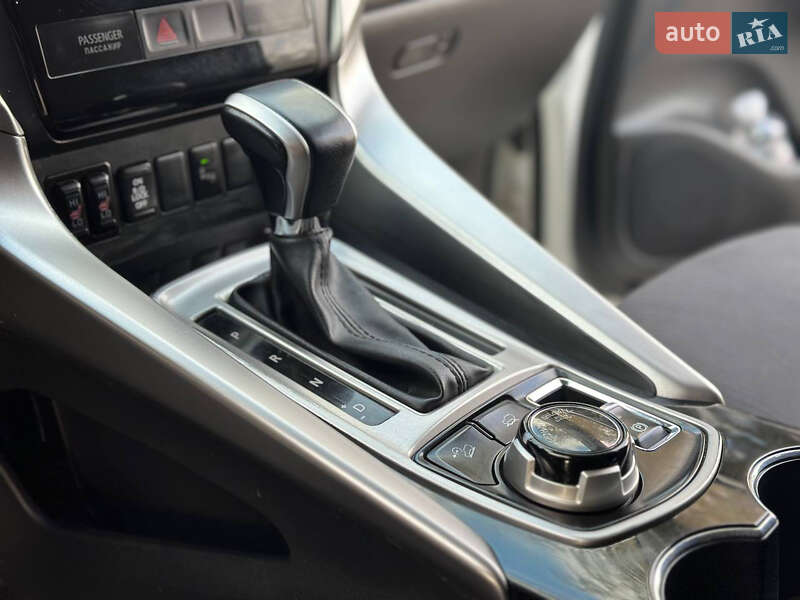 Внедорожник / Кроссовер Mitsubishi Pajero Sport 2017 в Днепре фото 19 Внедорожник / Кроссовер Mitsubishi Pajero Sport 2017 в Днепре