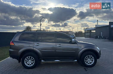 Внедорожник / Кроссовер Mitsubishi Pajero Sport 2011 в 