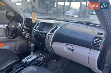 Внедорожник / Кроссовер Mitsubishi Pajero Sport 2011 в 