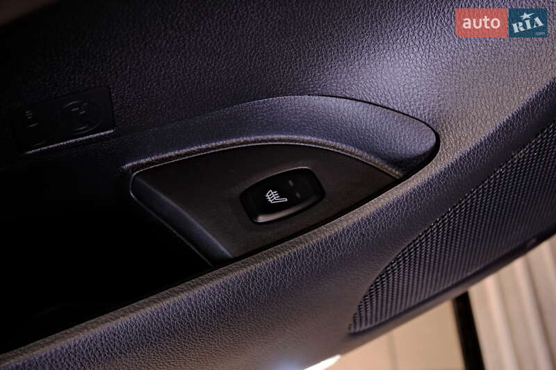 Позашляховик / Кросовер Mitsubishi Pajero Sport 2016 в Одесі