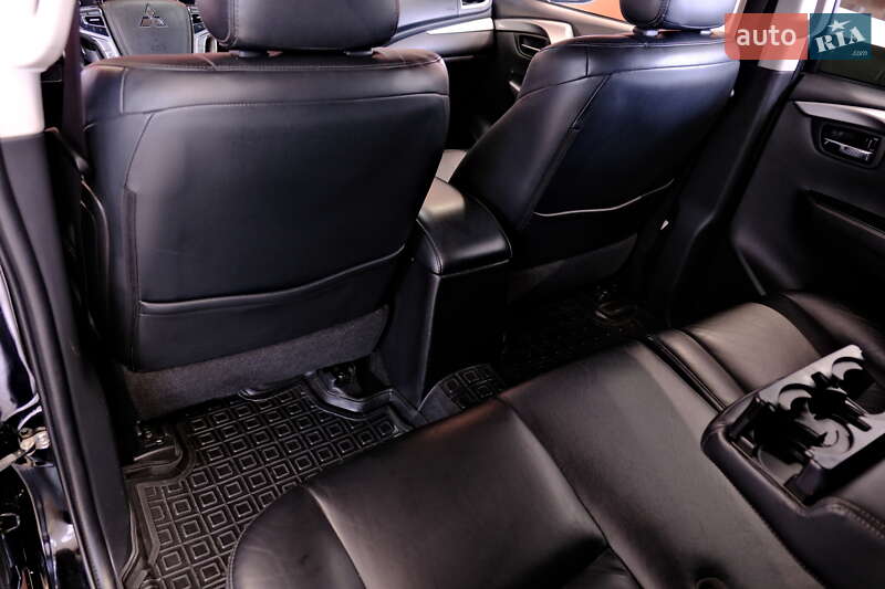 Позашляховик / Кросовер Mitsubishi Pajero Sport 2016 в Одесі