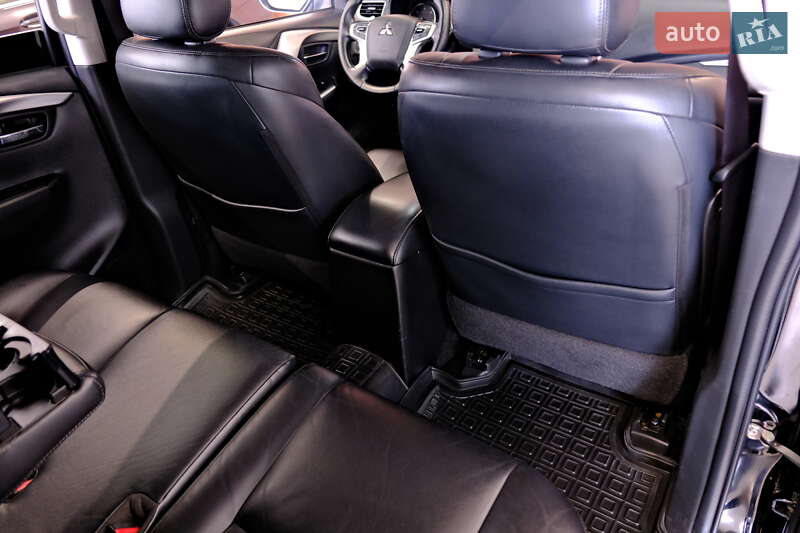 Позашляховик / Кросовер Mitsubishi Pajero Sport 2016 в Одесі