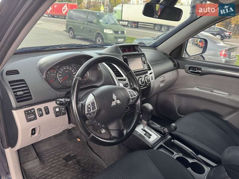 Внедорожник / Кроссовер Mitsubishi Pajero Sport 2013 в Киеве фото 16 Внедорожник / Кроссовер Mitsubishi Pajero Sport 2013 в Киеве