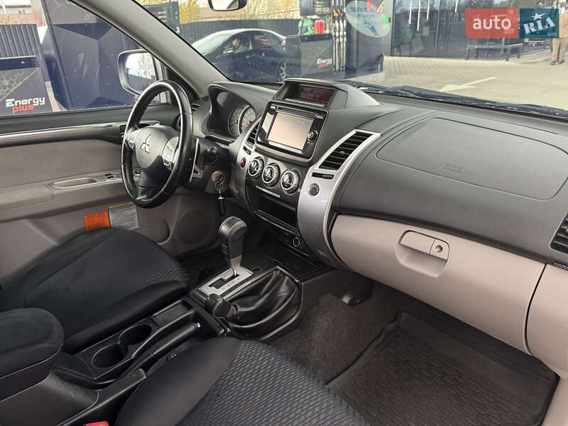 Внедорожник / Кроссовер Mitsubishi Pajero Sport 2013 в Киеве фото 21 Внедорожник / Кроссовер Mitsubishi Pajero Sport 2013 в Киеве