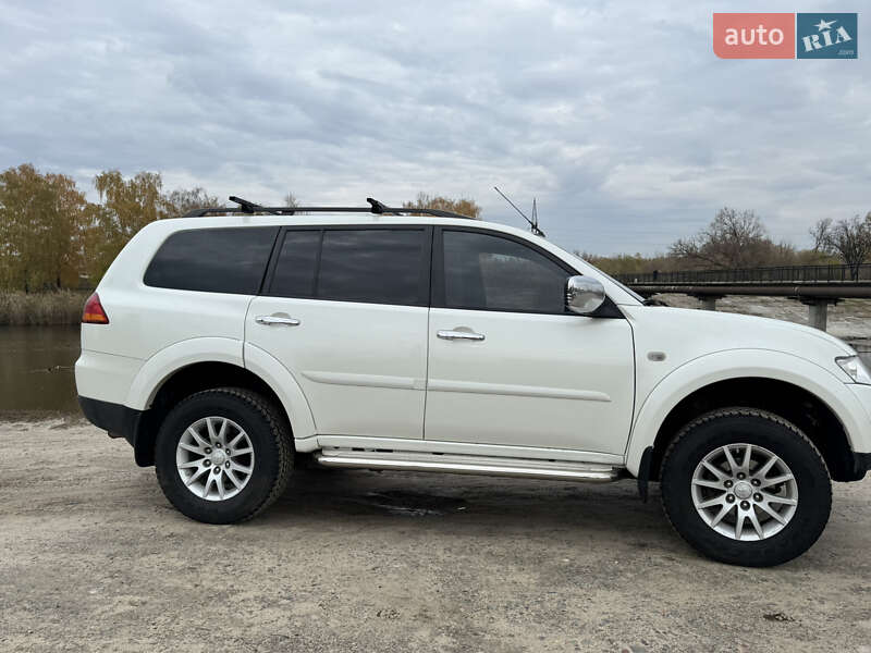 Внедорожник / Кроссовер Mitsubishi Pajero Sport 2011 в Харькове