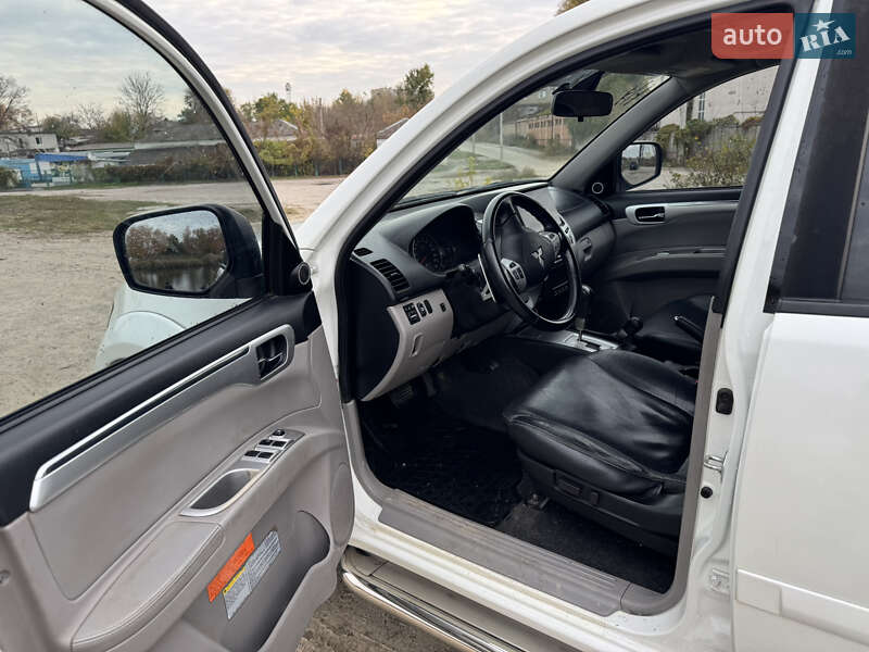 Внедорожник / Кроссовер Mitsubishi Pajero Sport 2011 в Харькове