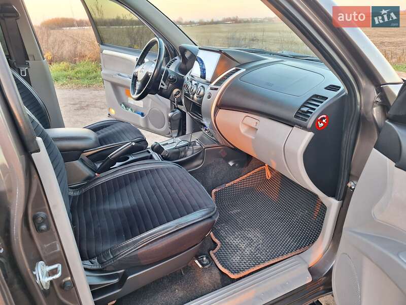 Внедорожник / Кроссовер Mitsubishi Pajero Sport 2012 в Чуднове