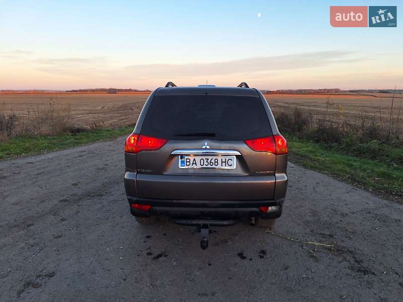 Внедорожник / Кроссовер Mitsubishi Pajero Sport 2012 в Чуднове