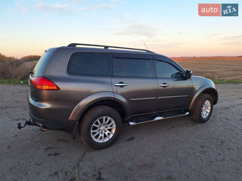 Внедорожник / Кроссовер Mitsubishi Pajero Sport 2012 в Чуднове