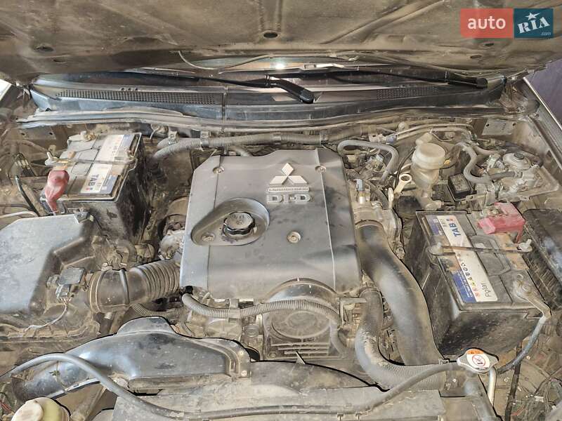 Внедорожник / Кроссовер Mitsubishi Pajero Sport 2012 в Чуднове