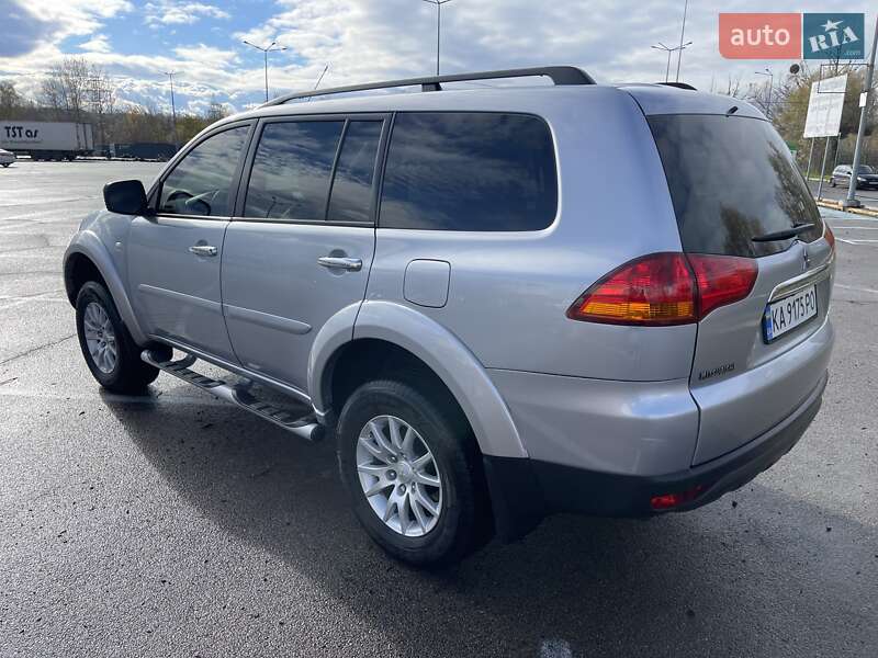 Внедорожник / Кроссовер Mitsubishi Pajero Sport 2010 в Киеве