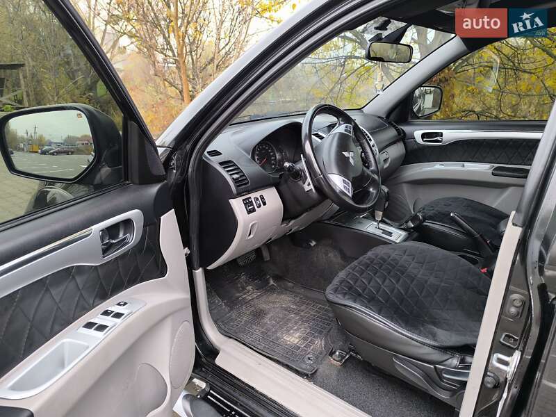Внедорожник / Кроссовер Mitsubishi Pajero Sport 2010 в Софиевской Борщаговке