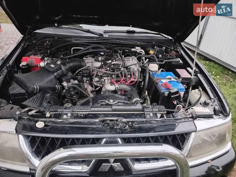 Внедорожник / Кроссовер Mitsubishi Pajero Sport 2007 в Остроге