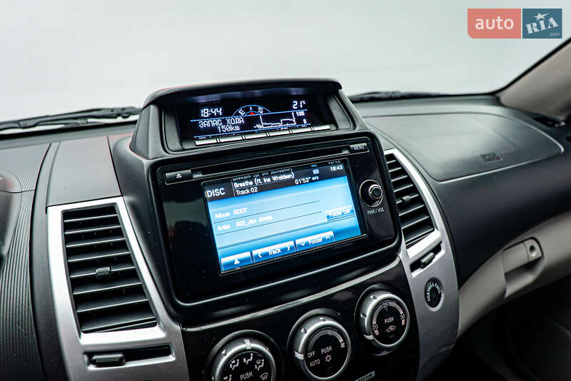 Внедорожник / Кроссовер Mitsubishi Pajero Sport 2015 в Киеве фото 16 Внедорожник / Кроссовер Mitsubishi Pajero Sport 2015 в Киеве