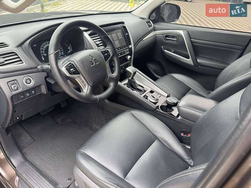 Позашляховик / Кросовер Mitsubishi Pajero Sport 2021 в Миколаєві