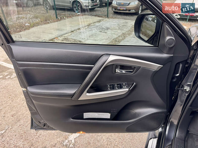 Внедорожник / Кроссовер Mitsubishi Pajero Sport 2019 в Киеве