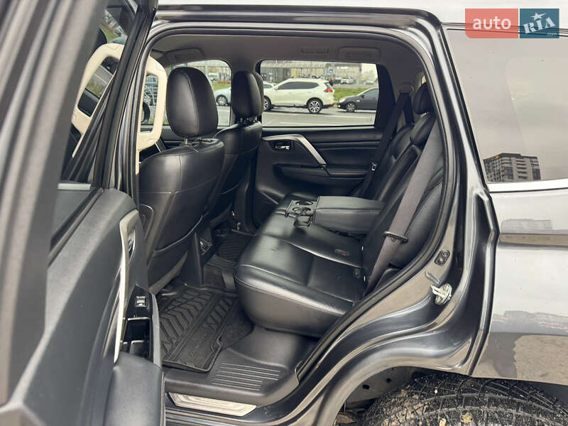 Внедорожник / Кроссовер Mitsubishi Pajero Sport 2019 в Киеве