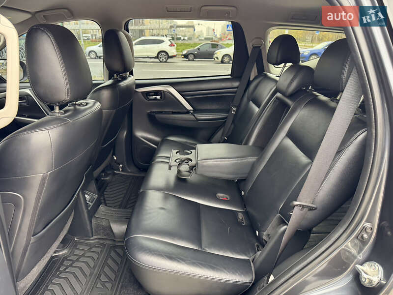 Внедорожник / Кроссовер Mitsubishi Pajero Sport 2019 в Киеве