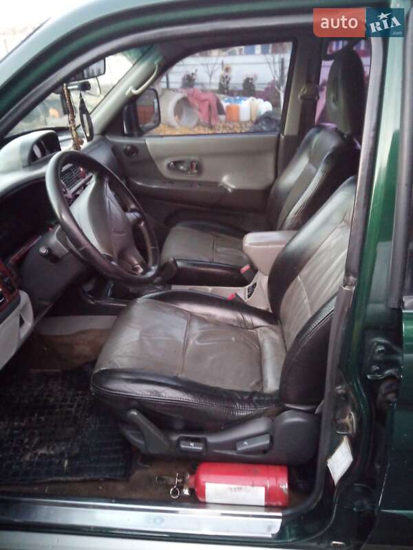 Внедорожник / Кроссовер Mitsubishi Pajero Sport 2000 в Черновцах