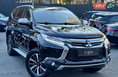 Внедорожник / Кроссовер Mitsubishi Pajero Sport 2017 в Киеве