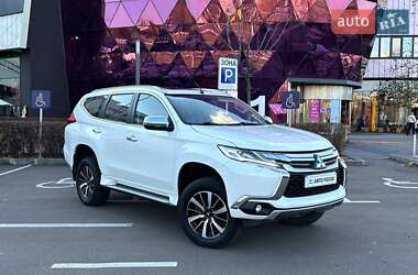 Позашляховик / Кросовер Mitsubishi Pajero Sport 2019 в Києві