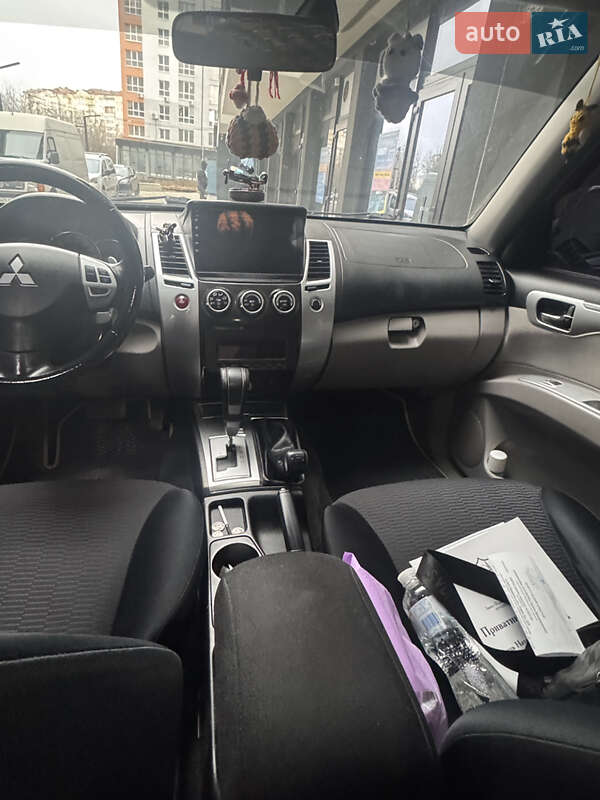 Внедорожник / Кроссовер Mitsubishi Pajero Sport 2013 в Ивано-Франковске фото 14 Внедорожник / Кроссовер Mitsubishi Pajero Sport 2013 в Ивано-Франковске