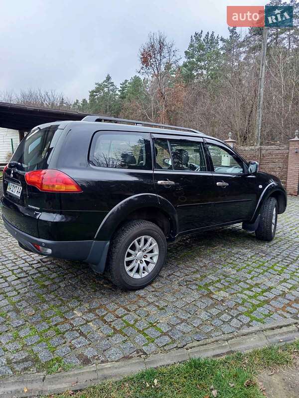 Внедорожник / Кроссовер Mitsubishi Pajero Sport 2013 в Киеве