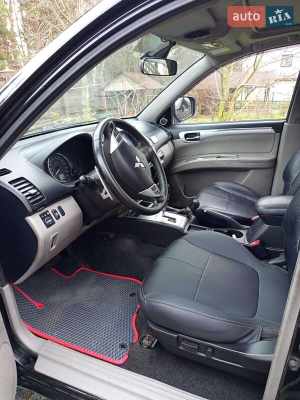 Внедорожник / Кроссовер Mitsubishi Pajero Sport 2013 в Киеве