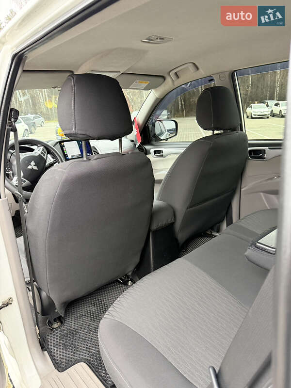 Позашляховик / Кросовер Mitsubishi Pajero Sport 2012 в Києві