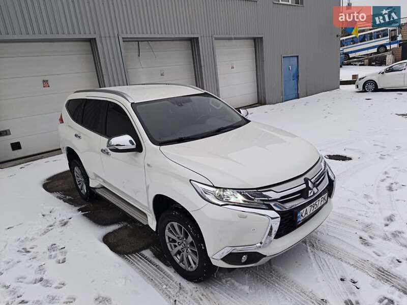 Позашляховик / Кросовер Mitsubishi Pajero Sport 2016 в Києві