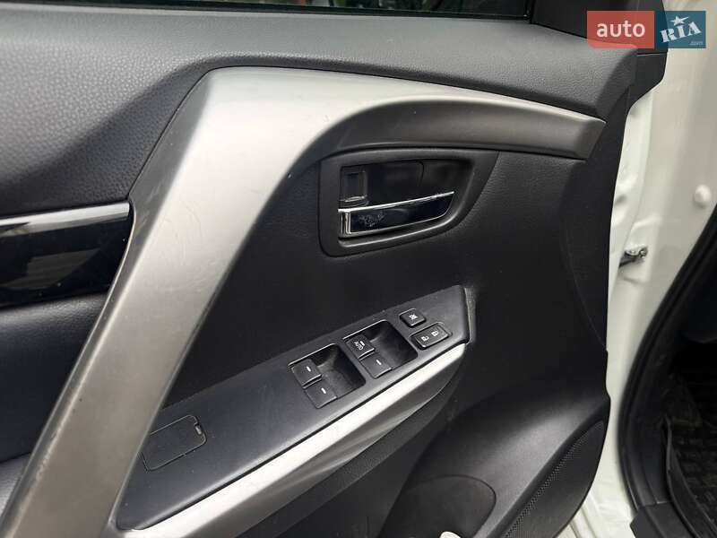 Внедорожник / Кроссовер Mitsubishi Pajero Sport 2019 в Киеве