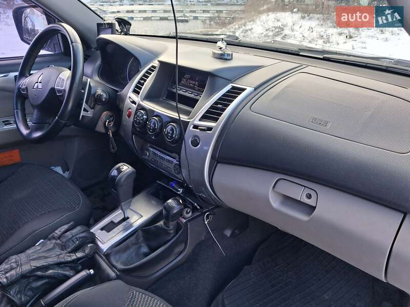 Внедорожник / Кроссовер Mitsubishi Pajero Sport 2011 в Кременчуге