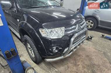 Позашляховик / Кросовер Mitsubishi Pajero Sport 2013 в Рівному