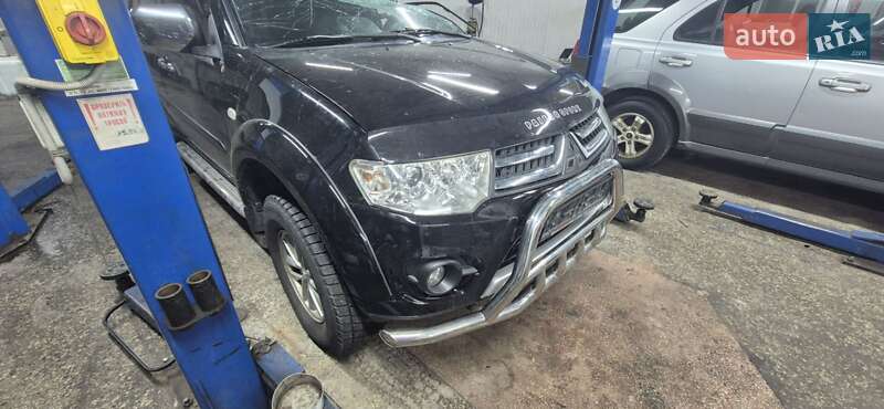 Mitsubishi Pajero Sport 2013