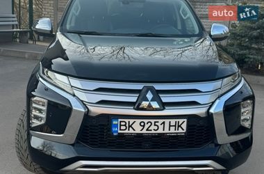 Внедорожник / Кроссовер Mitsubishi Pajero Sport 2021 в Ровно
