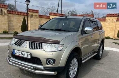 Внедорожник / Кроссовер Mitsubishi Pajero Sport 2011 в Измаиле