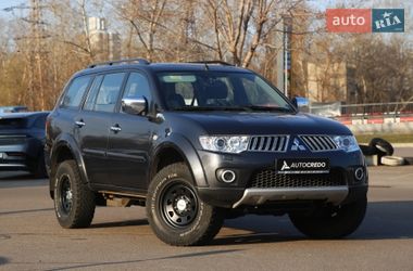 Позашляховик / Кросовер Mitsubishi Pajero Sport 2011 в Києві