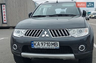 Позашляховик / Кросовер Mitsubishi Pajero Sport 2011 в Києві
