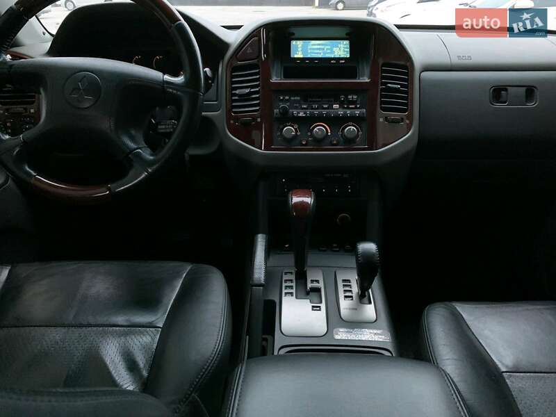 Позашляховик / Кросовер Mitsubishi Pajero Wagon 2005 в Києві