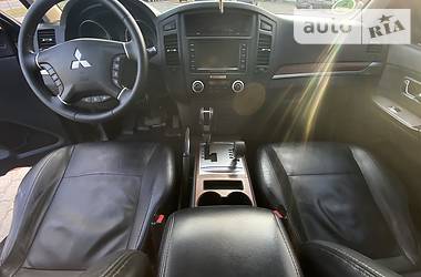 Позашляховик / Кросовер Mitsubishi Pajero Wagon 2011 в 