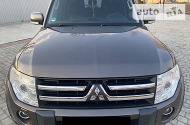 Позашляховик / Кросовер Mitsubishi Pajero Wagon 2011 в 