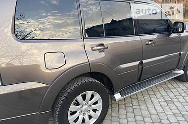 Позашляховик / Кросовер Mitsubishi Pajero Wagon 2011 в 