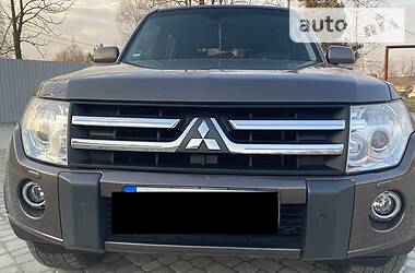 Позашляховик / Кросовер Mitsubishi Pajero Wagon 2011 в 
