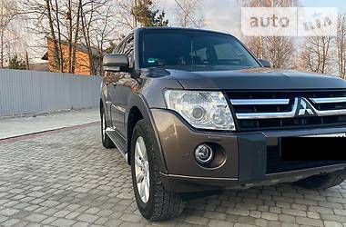 Позашляховик / Кросовер Mitsubishi Pajero Wagon 2011 в 