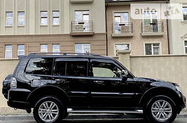 Позашляховик / Кросовер Mitsubishi Pajero Wagon 2015 в 