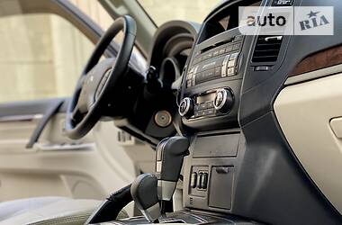 Позашляховик / Кросовер Mitsubishi Pajero Wagon 2015 в 