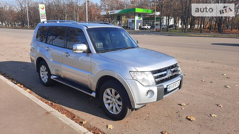 Внедорожник / Кроссовер Mitsubishi Pajero Wagon 2011 в Харькове