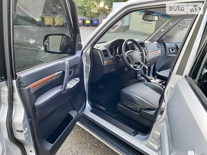 Универсал Mitsubishi Pajero Wagon 2011 в Киеве